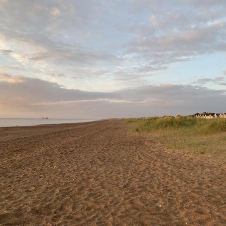Shore Lodge. 4 Bed Bungalow Only Mtrs From The Beach. Sleeps 8 Sutton-on-Sea Екстер'єр фото