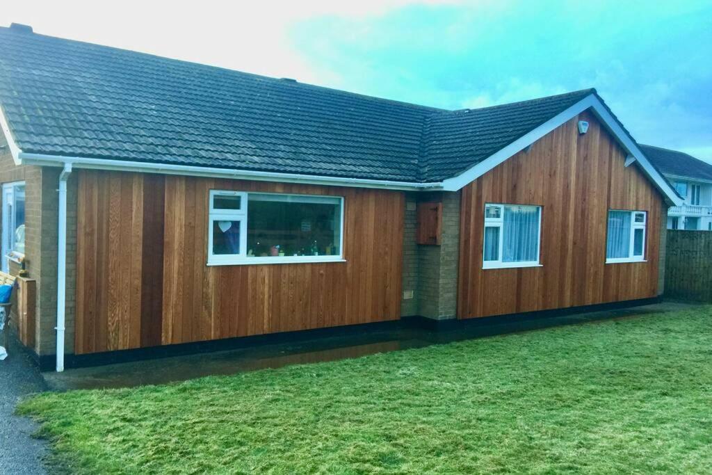 Shore Lodge. 4 Bed Bungalow Only Mtrs From The Beach. Sleeps 8 Sutton-on-Sea Екстер'єр фото