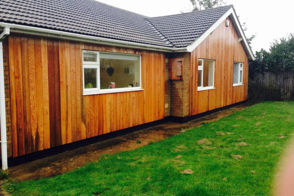 Shore Lodge. 4 Bed Bungalow Only Mtrs From The Beach. Sleeps 8 Sutton-on-Sea Екстер'єр фото
