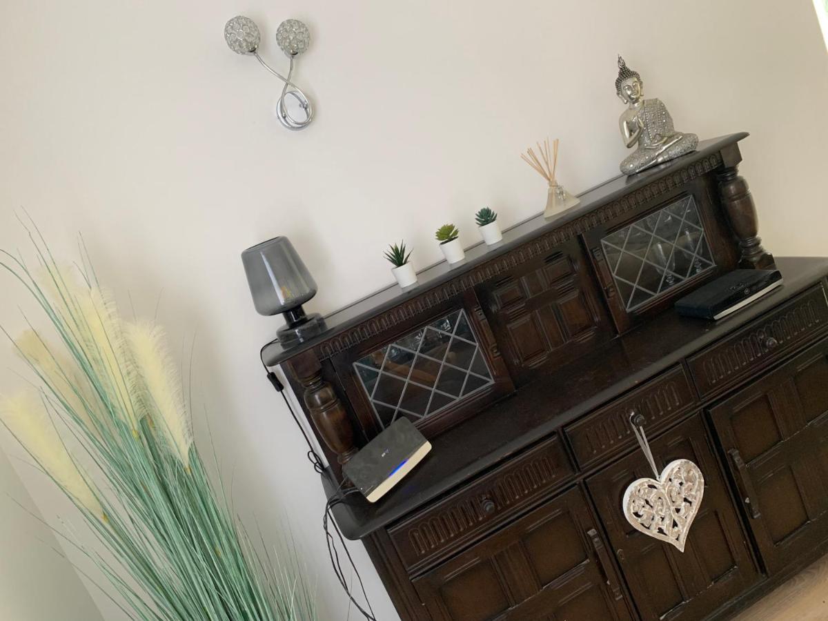 Shore Lodge. 4 Bed Bungalow Only Mtrs From The Beach. Sleeps 8 Sutton-on-Sea Екстер'єр фото
