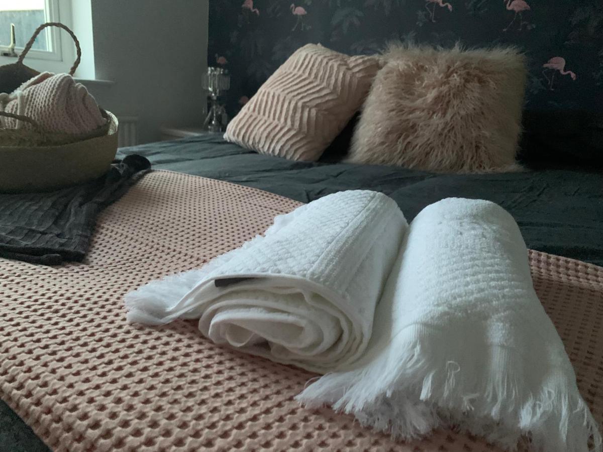 Shore Lodge. 4 Bed Bungalow Only Mtrs From The Beach. Sleeps 8 Sutton-on-Sea Екстер'єр фото